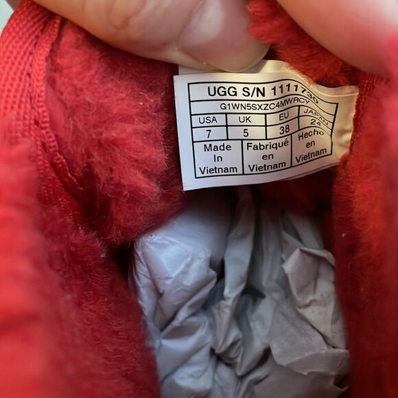 UGG Neumel II Graphic Boots Red Women Size 7 - Picture 12 of 15